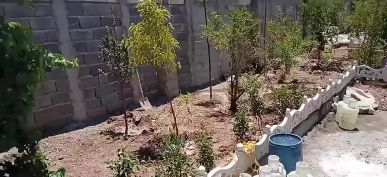 ۲۶۰متر باغچه به همراه ساختمان ۴۰متری،استخرومصالح