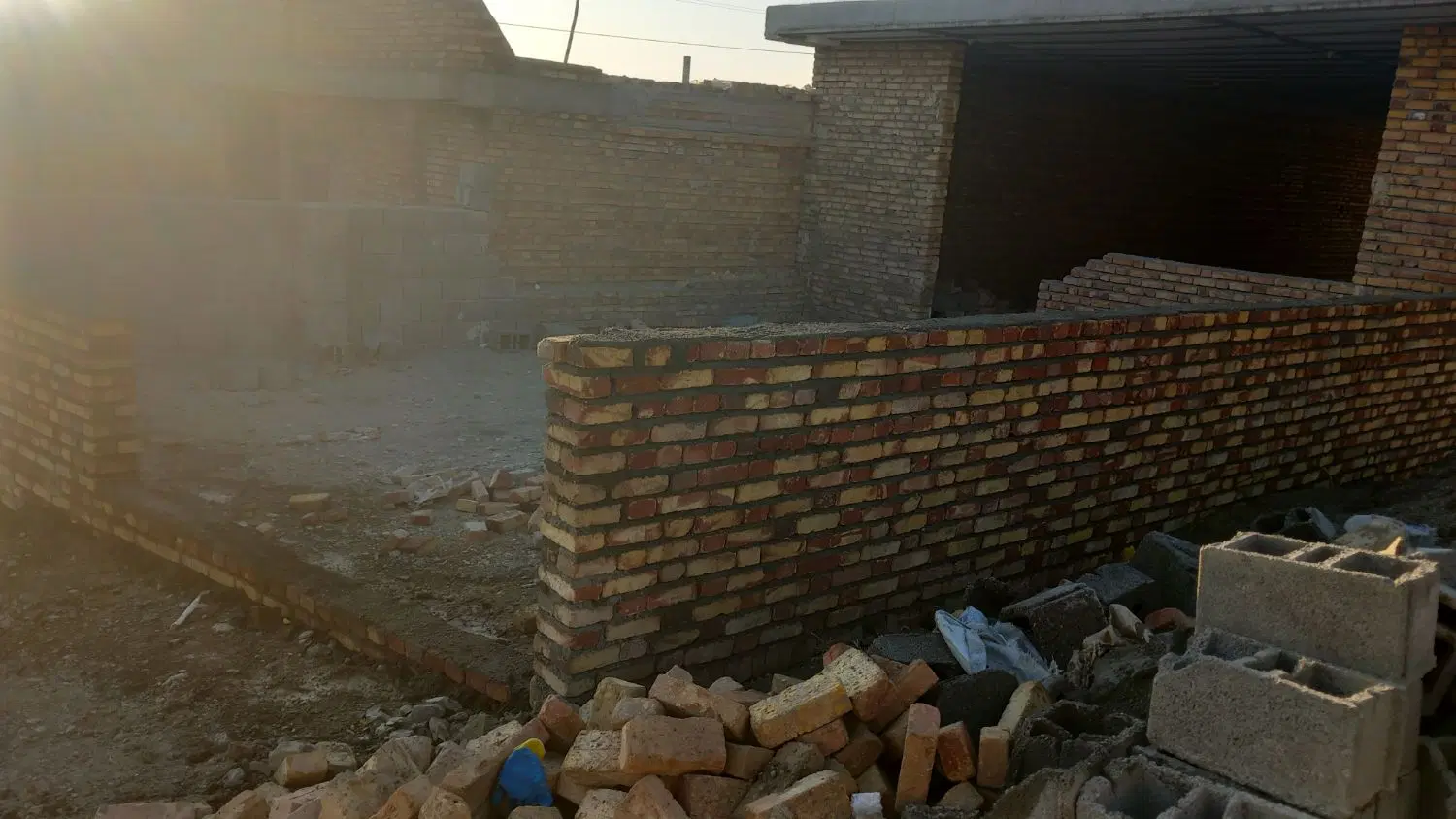 خونه نیم کاره ۲۰۰متری