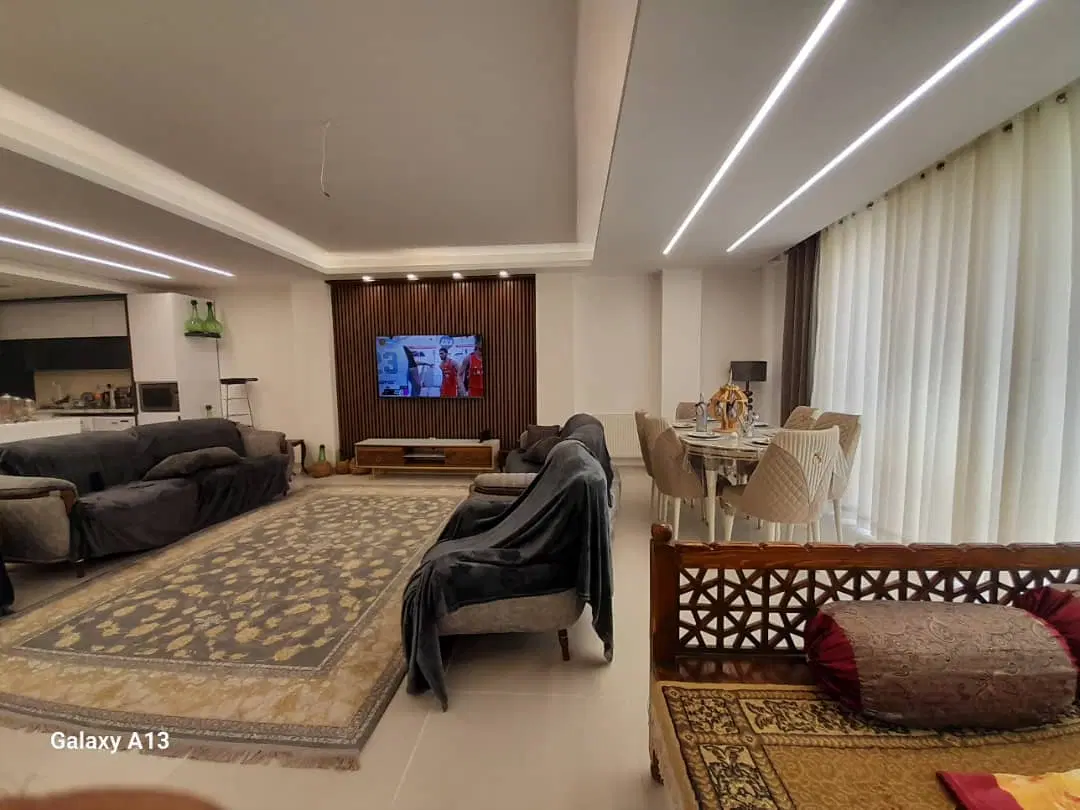 اپارتمان دو‌خواب۱۴۰ متری تخلیه ویو بی نظیر تک بلوک