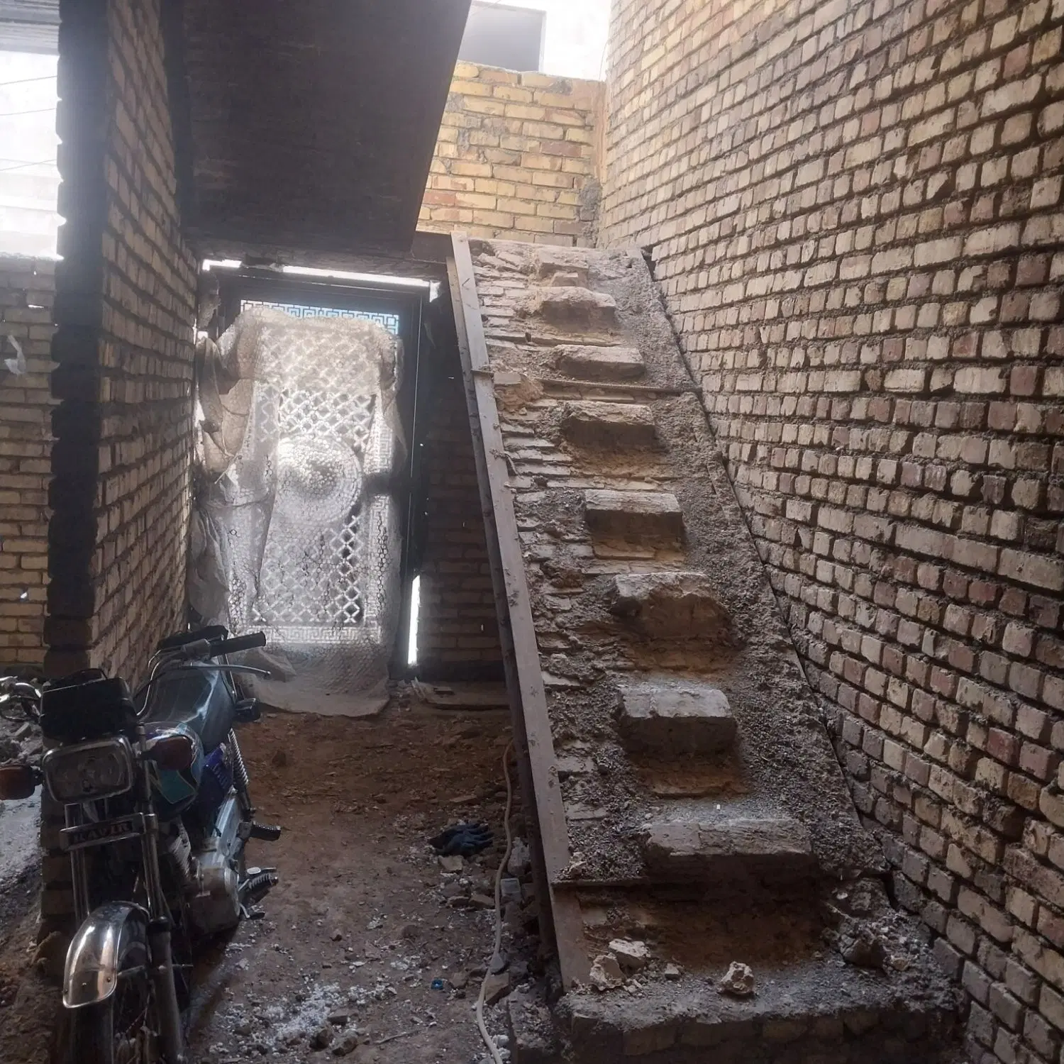 100 مستقل‌ گاوخونه مهردشت