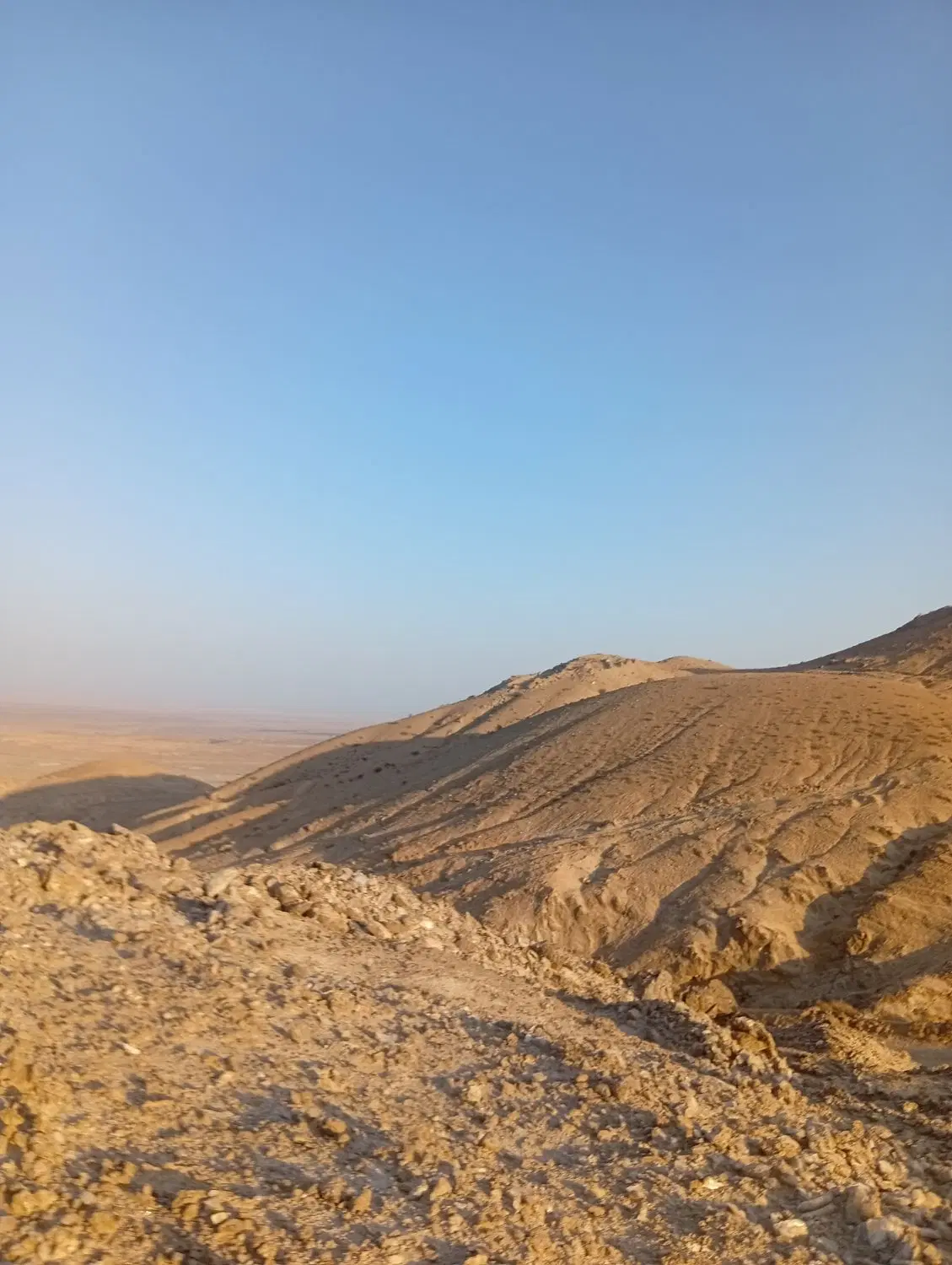 زمین با مجوز کارگاهی 1400متر آب چاه دارد