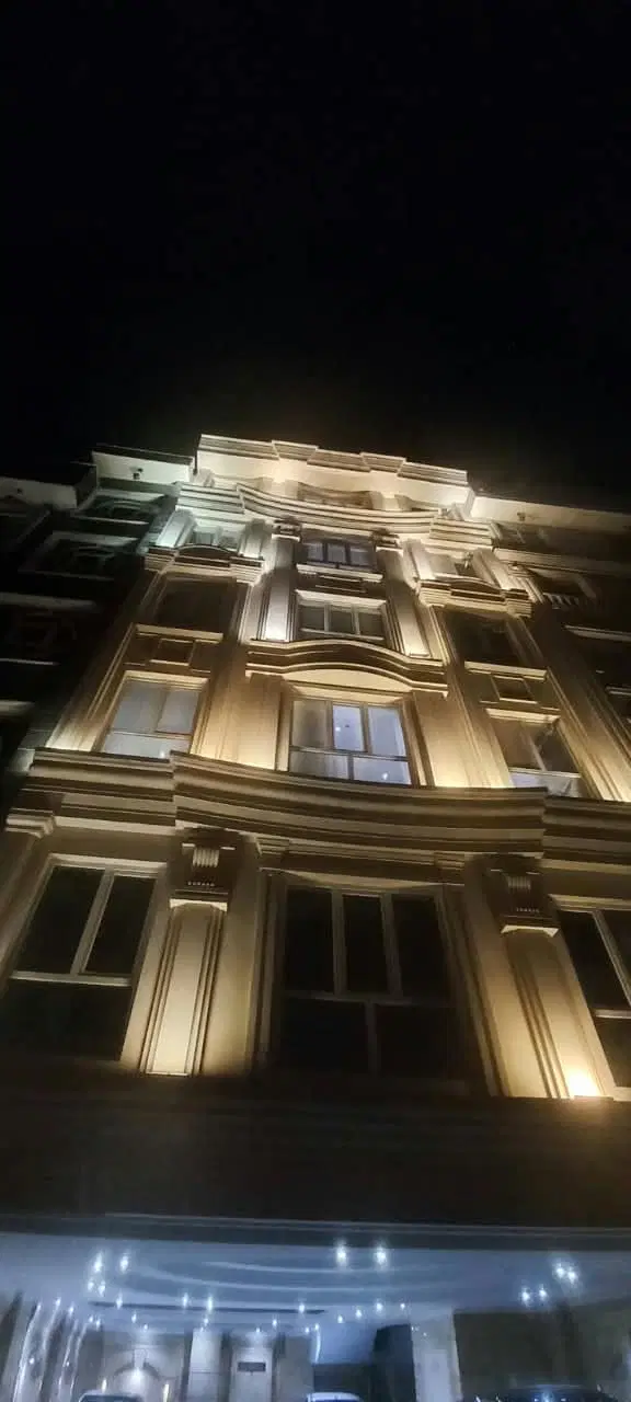 ۱۱۷ متر سعادت آباد آسمانها ۸ ساله
