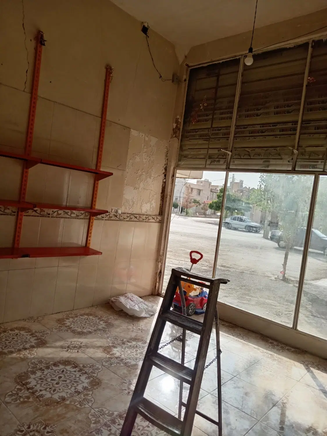 کرایه مغازه تنگه