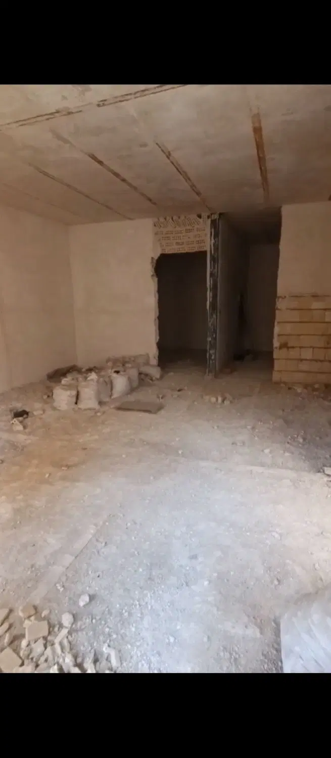 آپارتمان 3طبقه سفت کاری