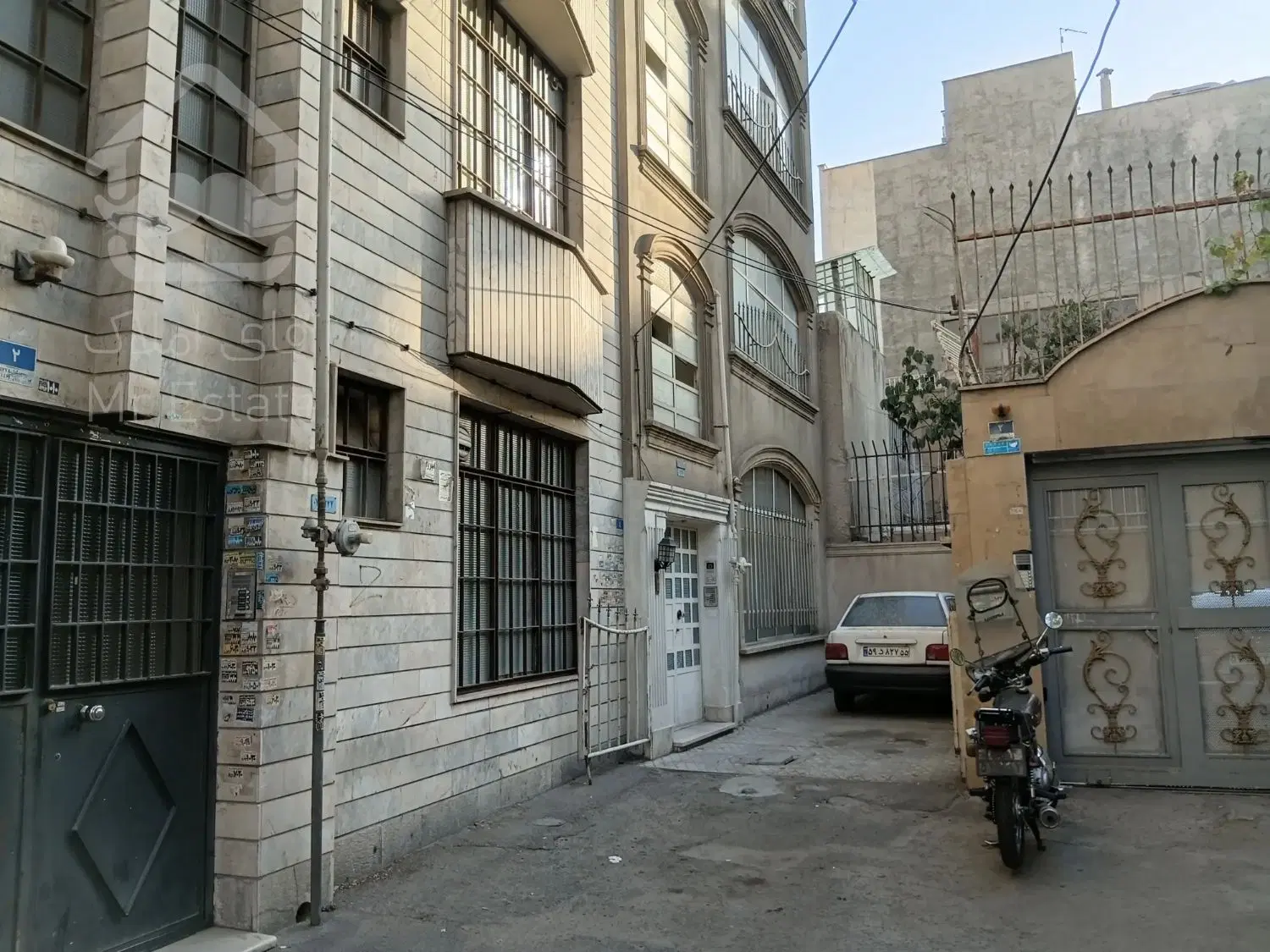 ویلایی دو طبقه نیمه ساز سی متری پژوهنده بنفشه ها