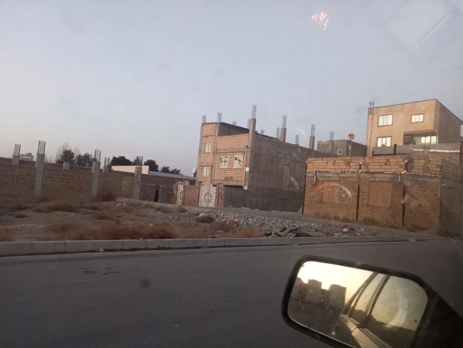 زمین چهار دیواری شده تفکیک شده