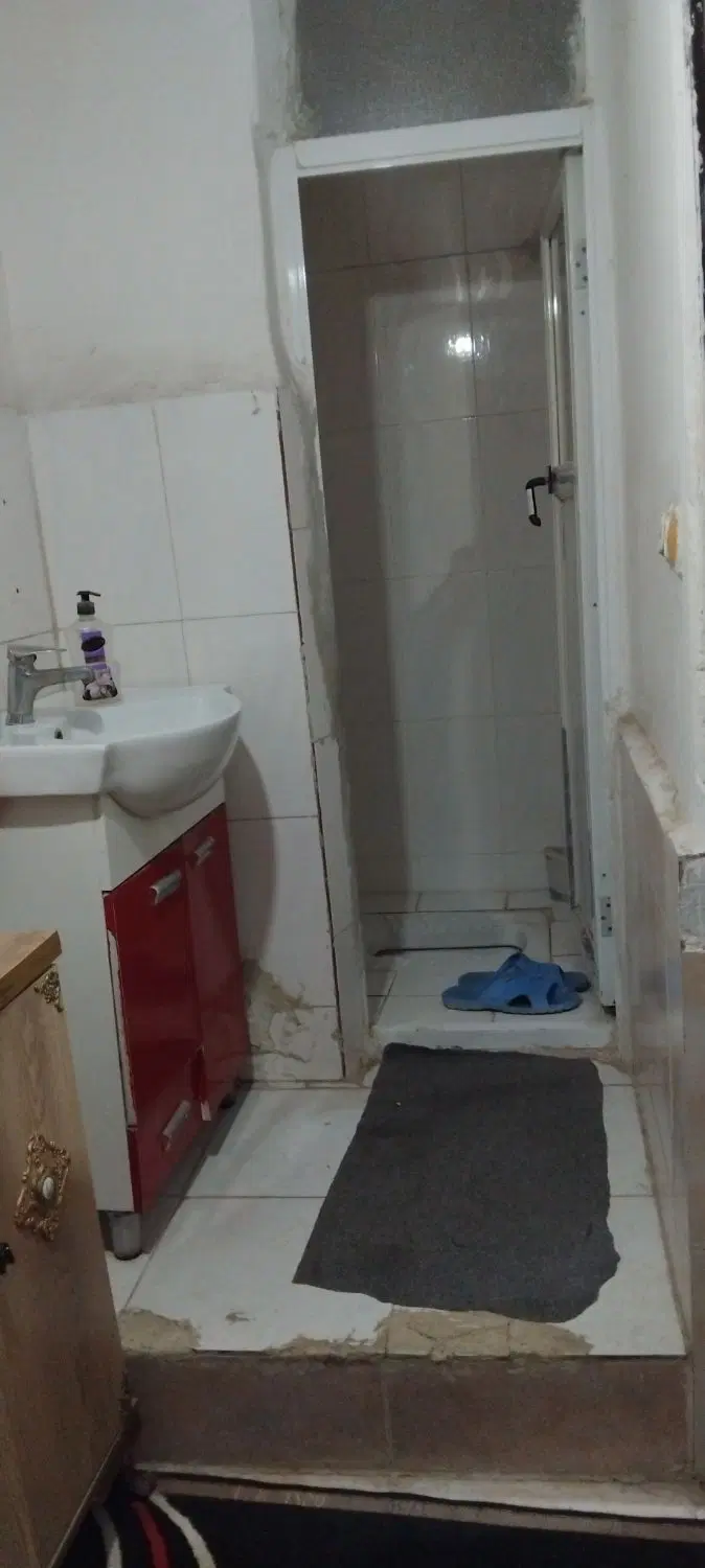 خانه در دوطبقه دربست که هردو طبقه اجاره داده میشه