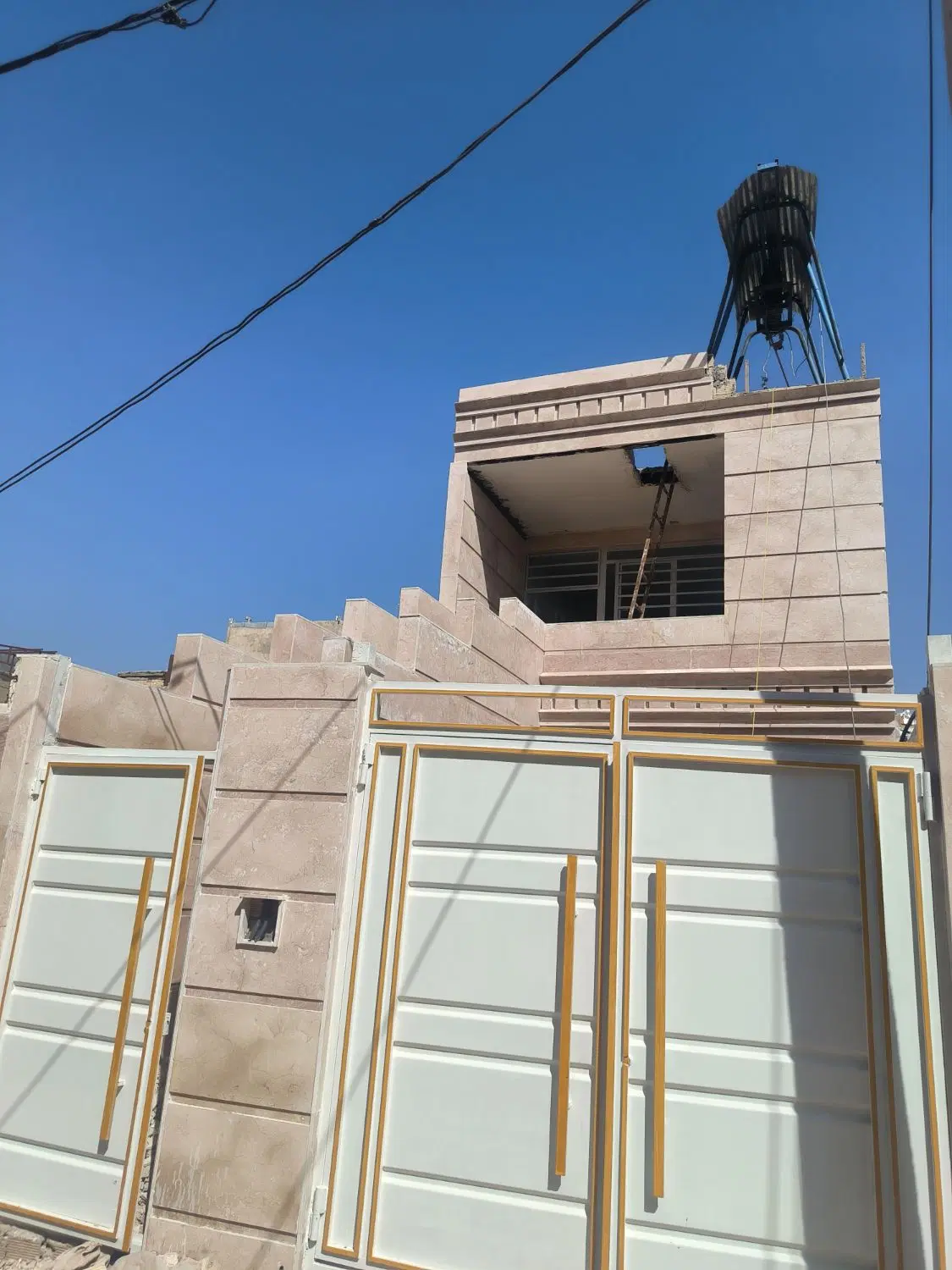 خانه در پاپی خالدار