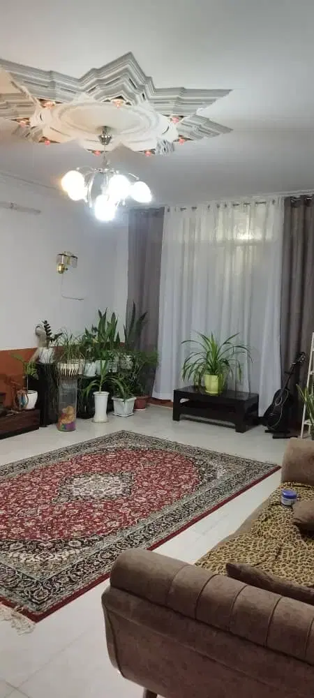 یک واحد همکف و یک واحد سوییت مستقل با هم