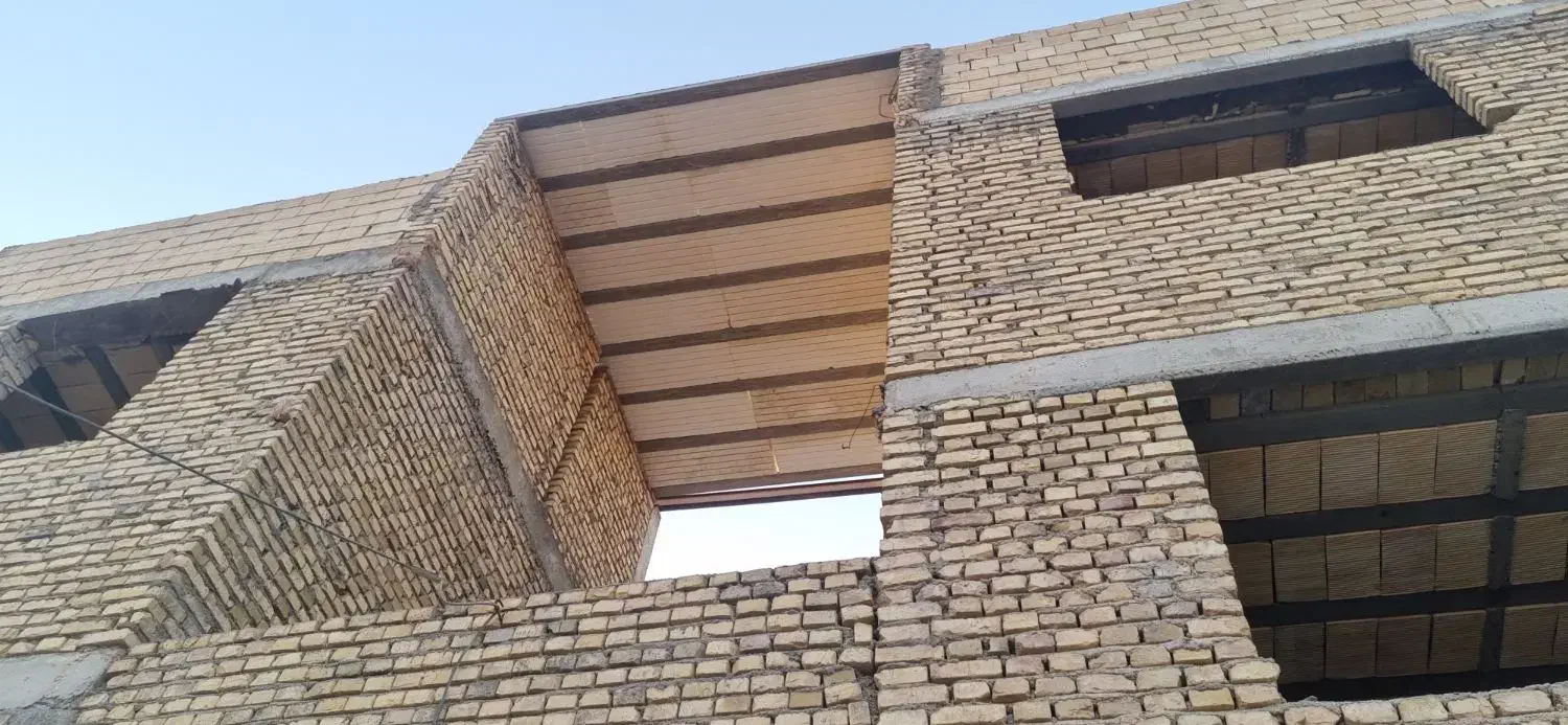 خانه نیمه ساز ۲طبقه بهترین نقطه اردکان