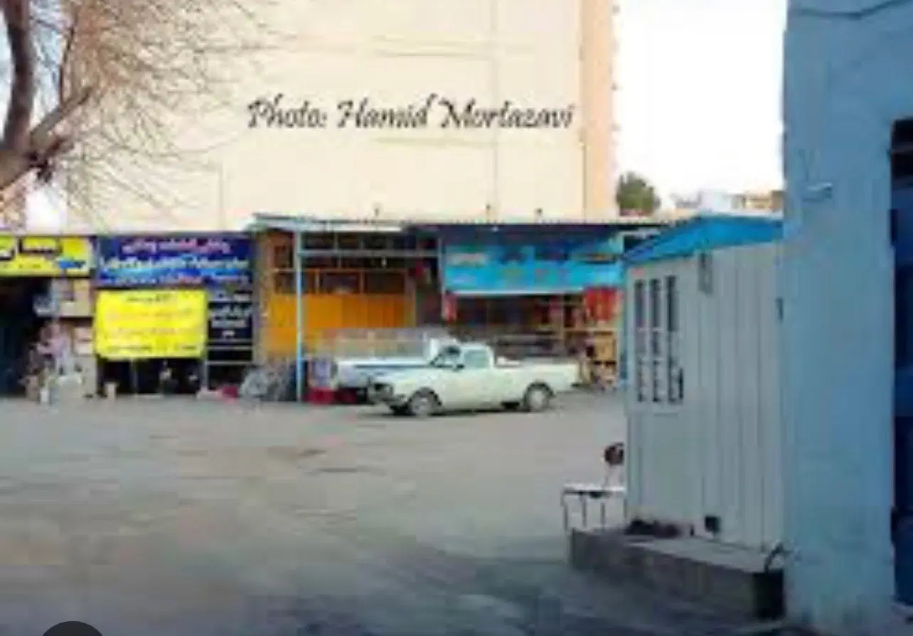 گاراژ به متراژ ۹۳۰ متر مربع سند تک برگ ا