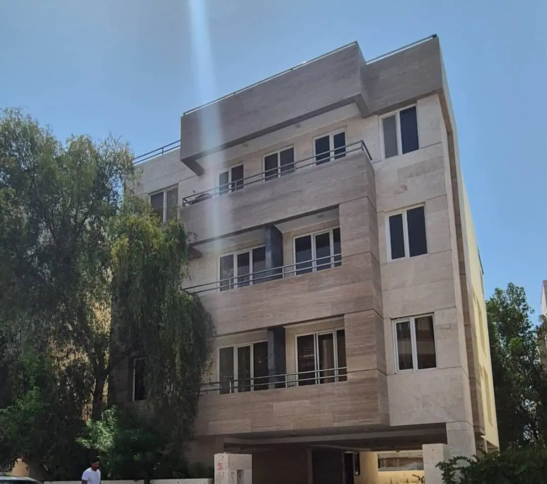 ۷۷ متر ۲ خواب رو به نما