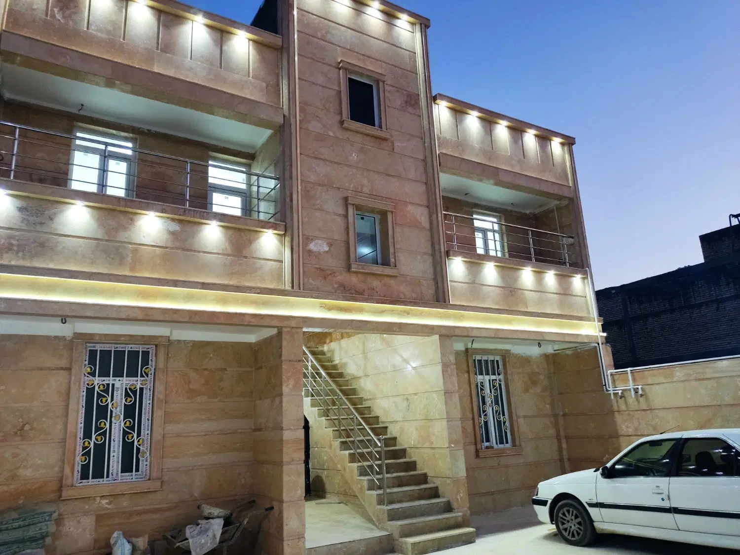 دو واحد آپارتمان در اکباتان