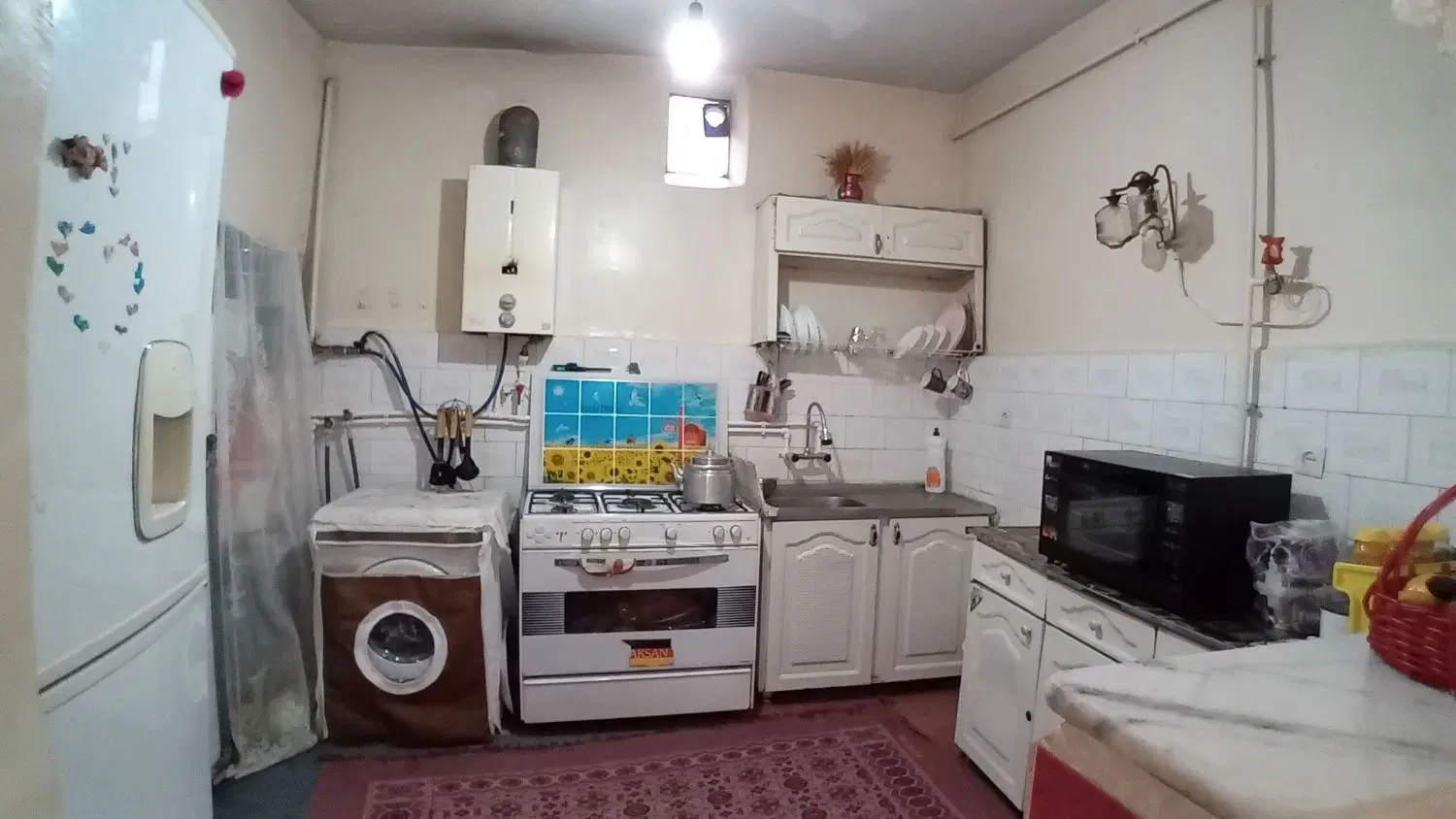 یک حیاط ۹۰ متری در فیضیه