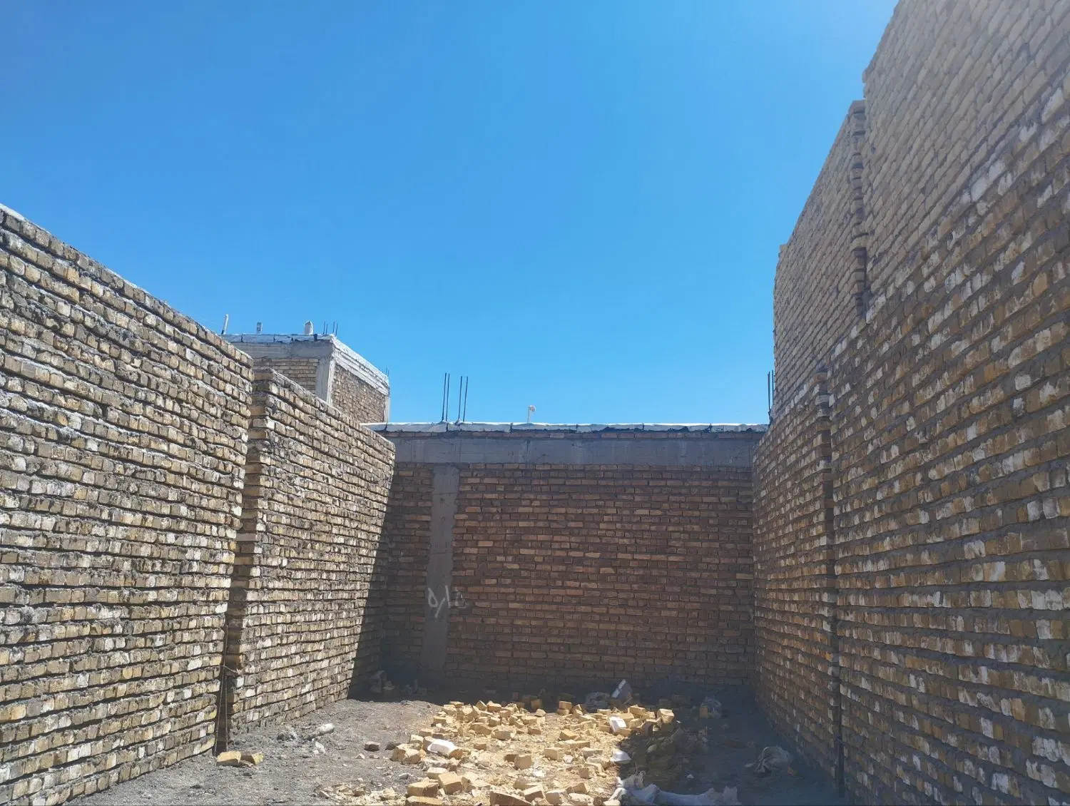 خانه نیمه ساز شهید کازرونی ۷۵متری