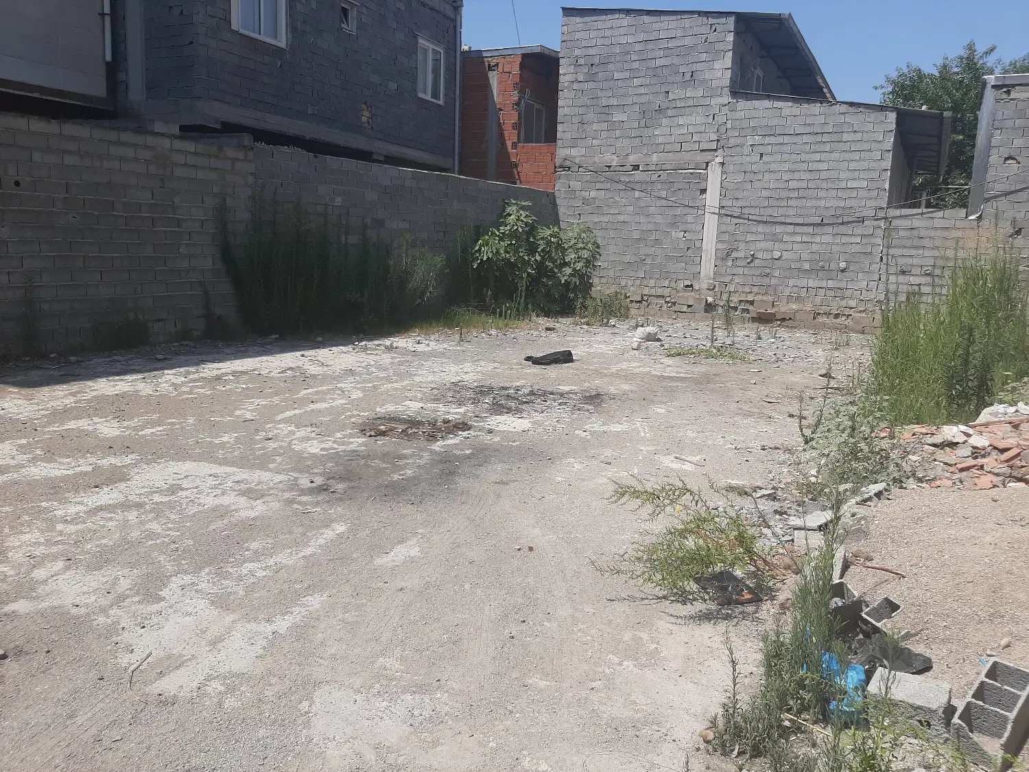 زمین ۱۴۵متری نزدیک خیابان اصلی با حداقل ۱۰ متر بر