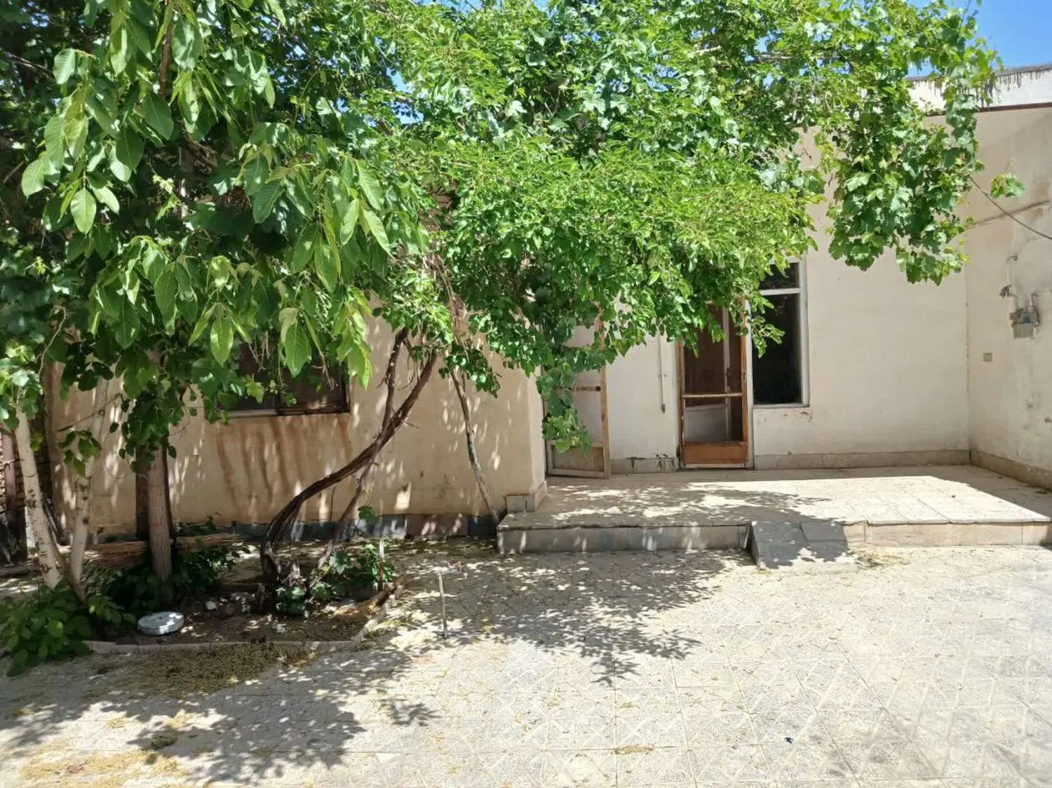 ساختمان ویلایی قابل سکونت و نقلی