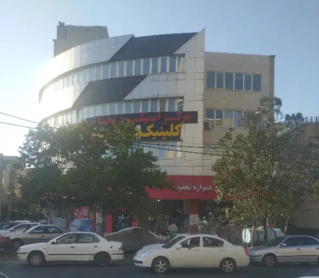 مغازه ۲۴۰ متری نبش کارپیشه_ زبردست _چهارراه لاله