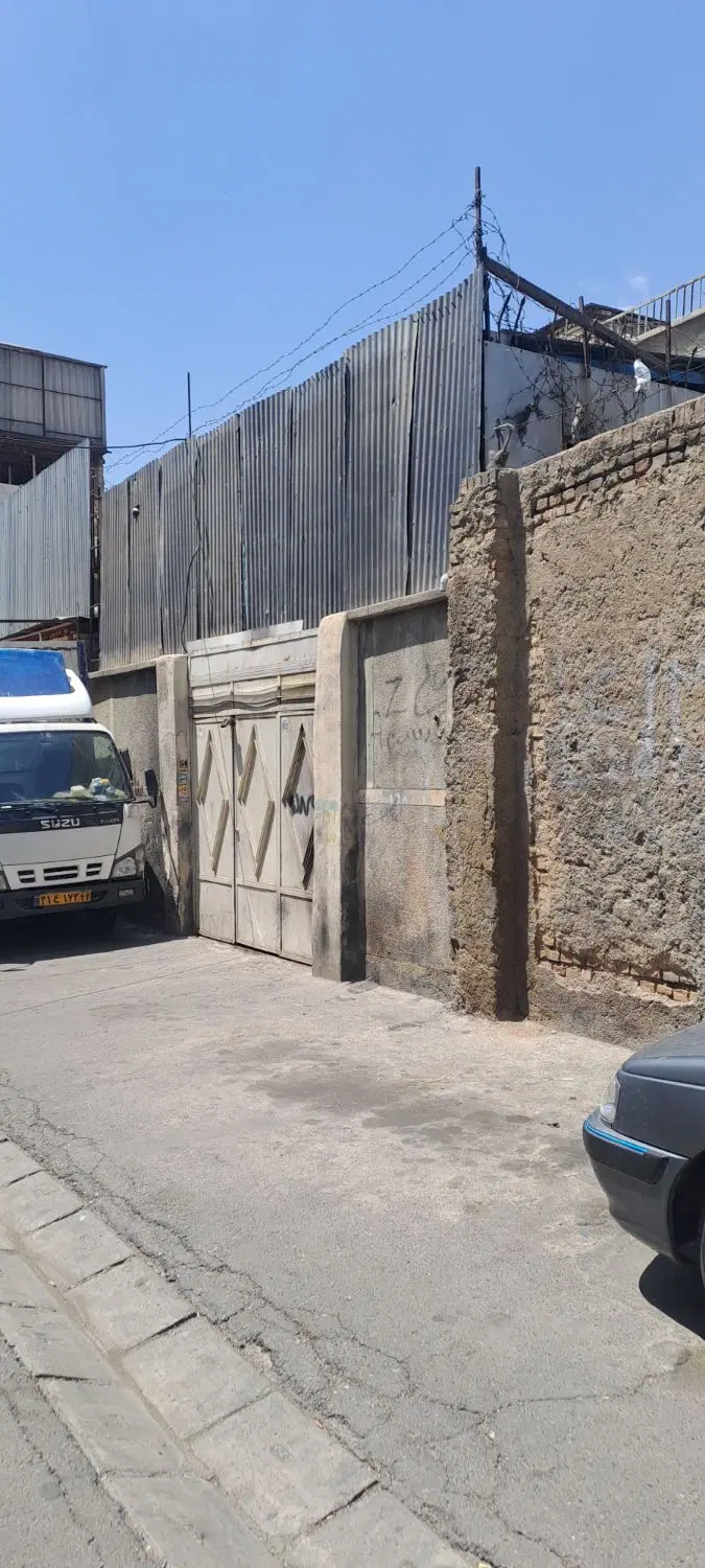 منزل مسکونی و تجاری با ۱۴۳متر زمین دوکلمه
