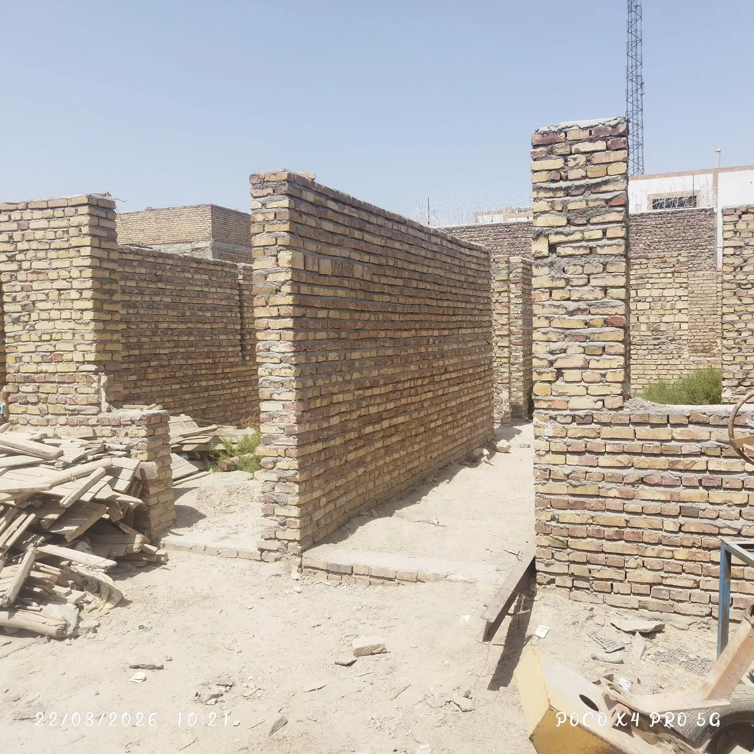 منزل نیمه کاره حمزه ۱۷