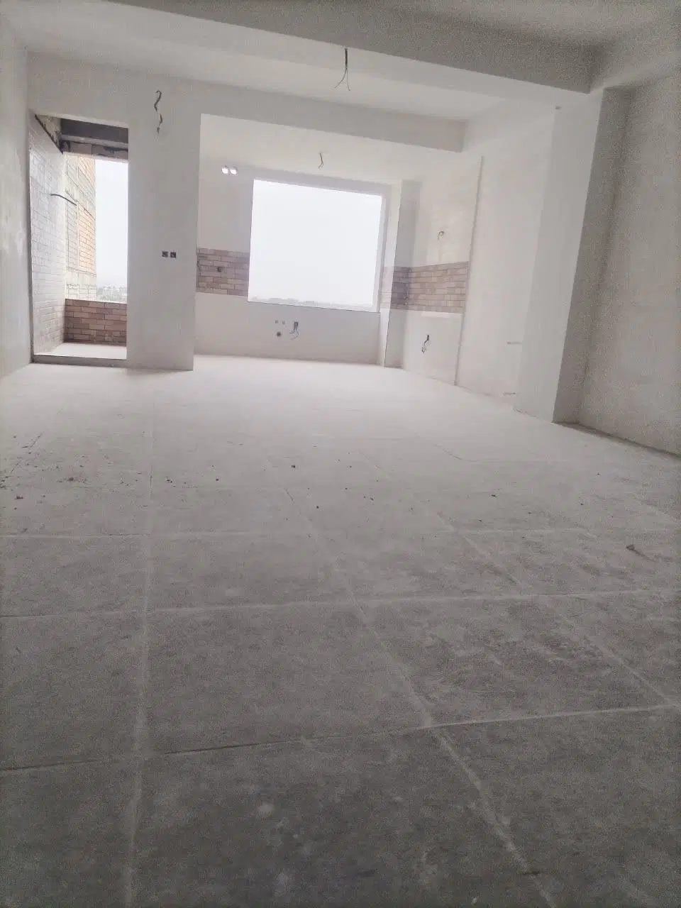 یک واحد ۹۰ متری چهارباغ