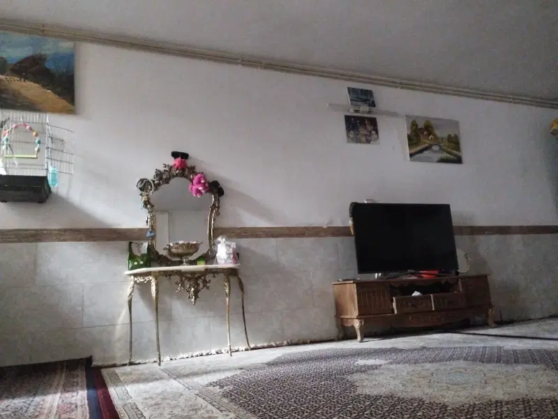 یک طبقه فروشی.
