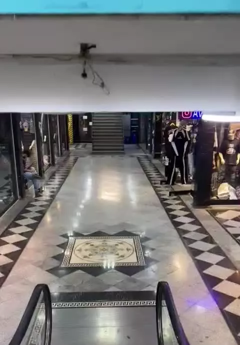 مغازه در بورس پوشاک