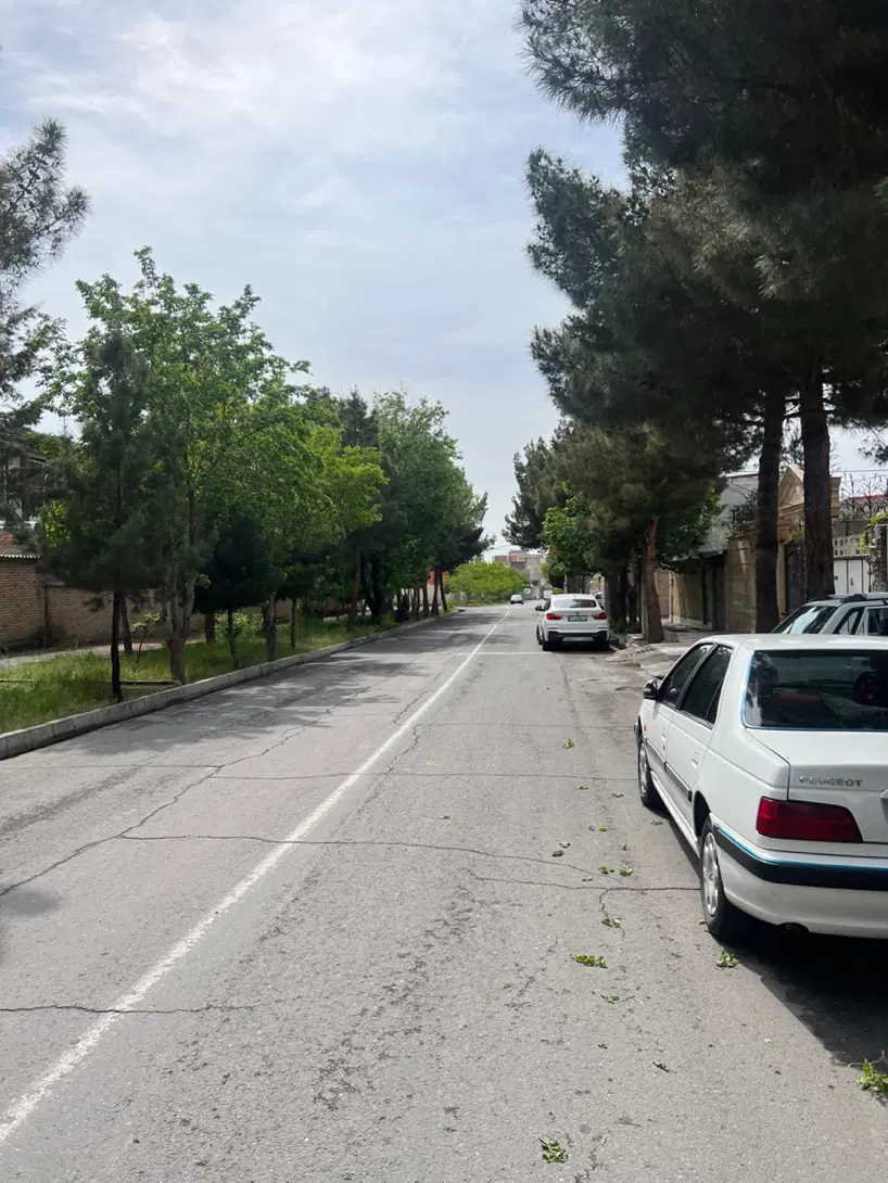 حیاط مسکونی ۲ طبقه در ایلخچی