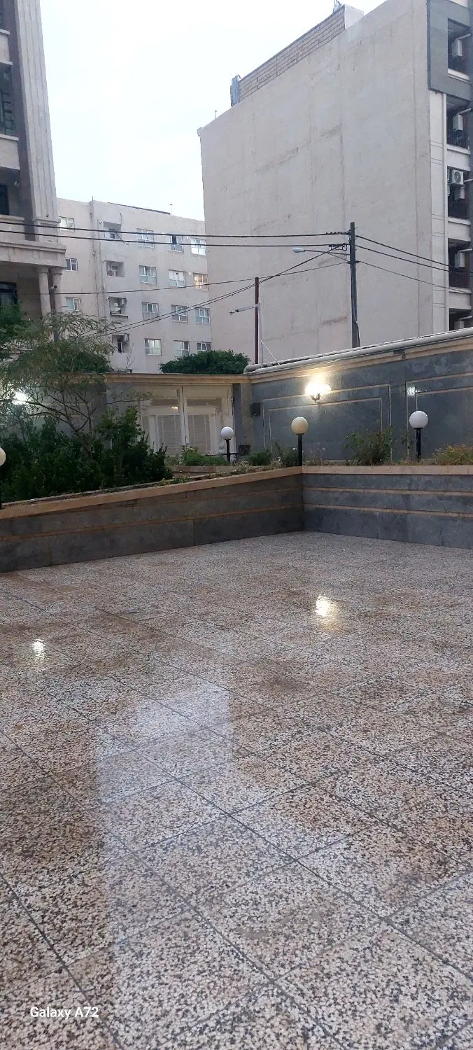 ۱۰۵. متری لادن ۴۰