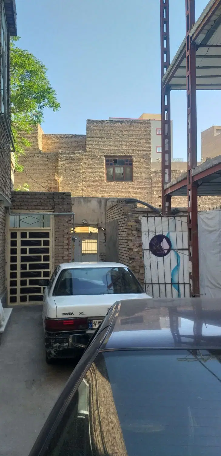 زمین کلنگی در ۱۷ شهریور ماشین رو