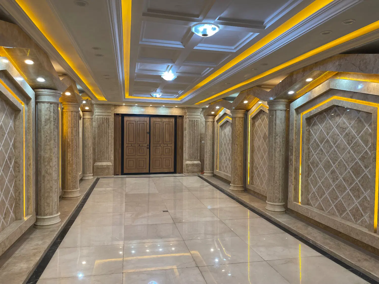 فروش واحد سه خواب متری ۶۲ با پارکینگ