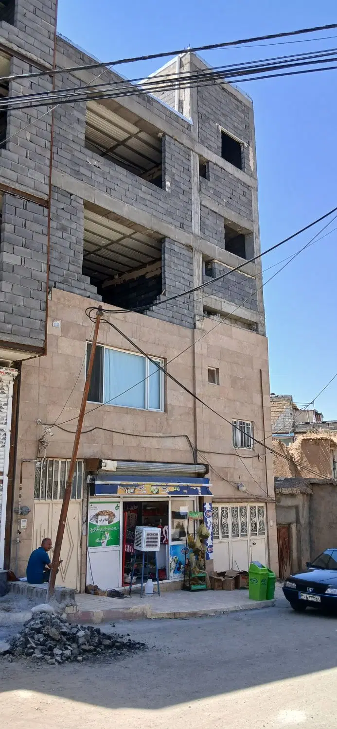 خانه ویلایی ۴ طبقه با مغازه