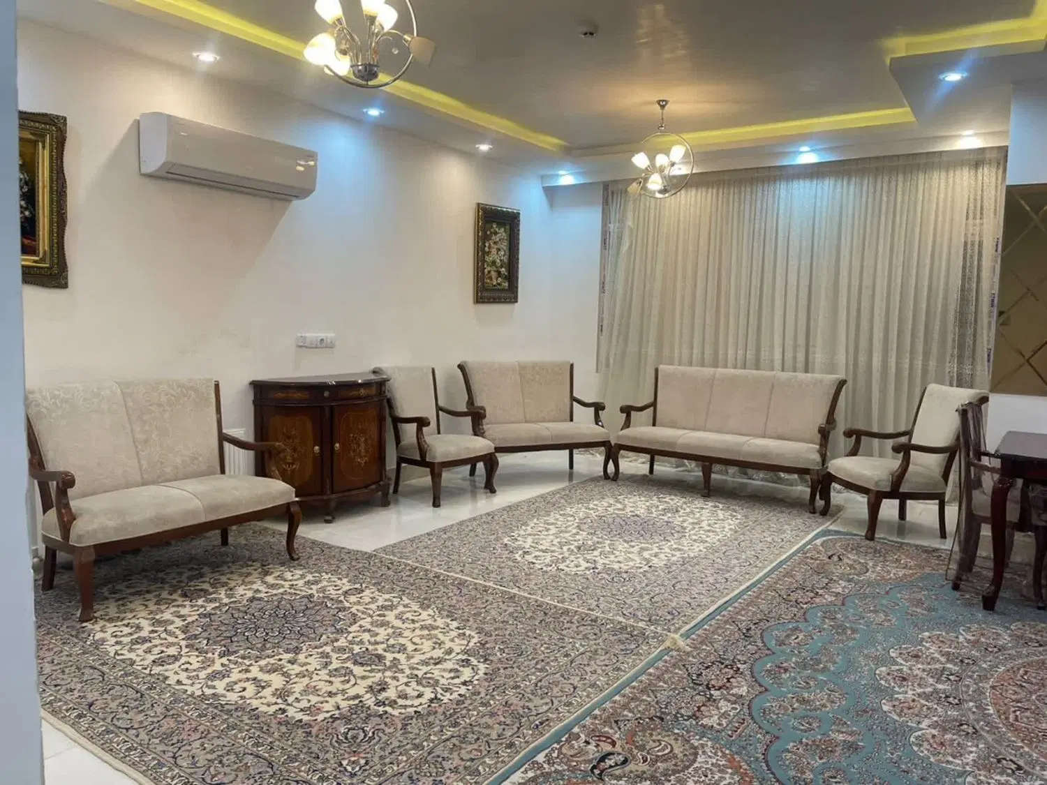 تک واحدی میدان امام