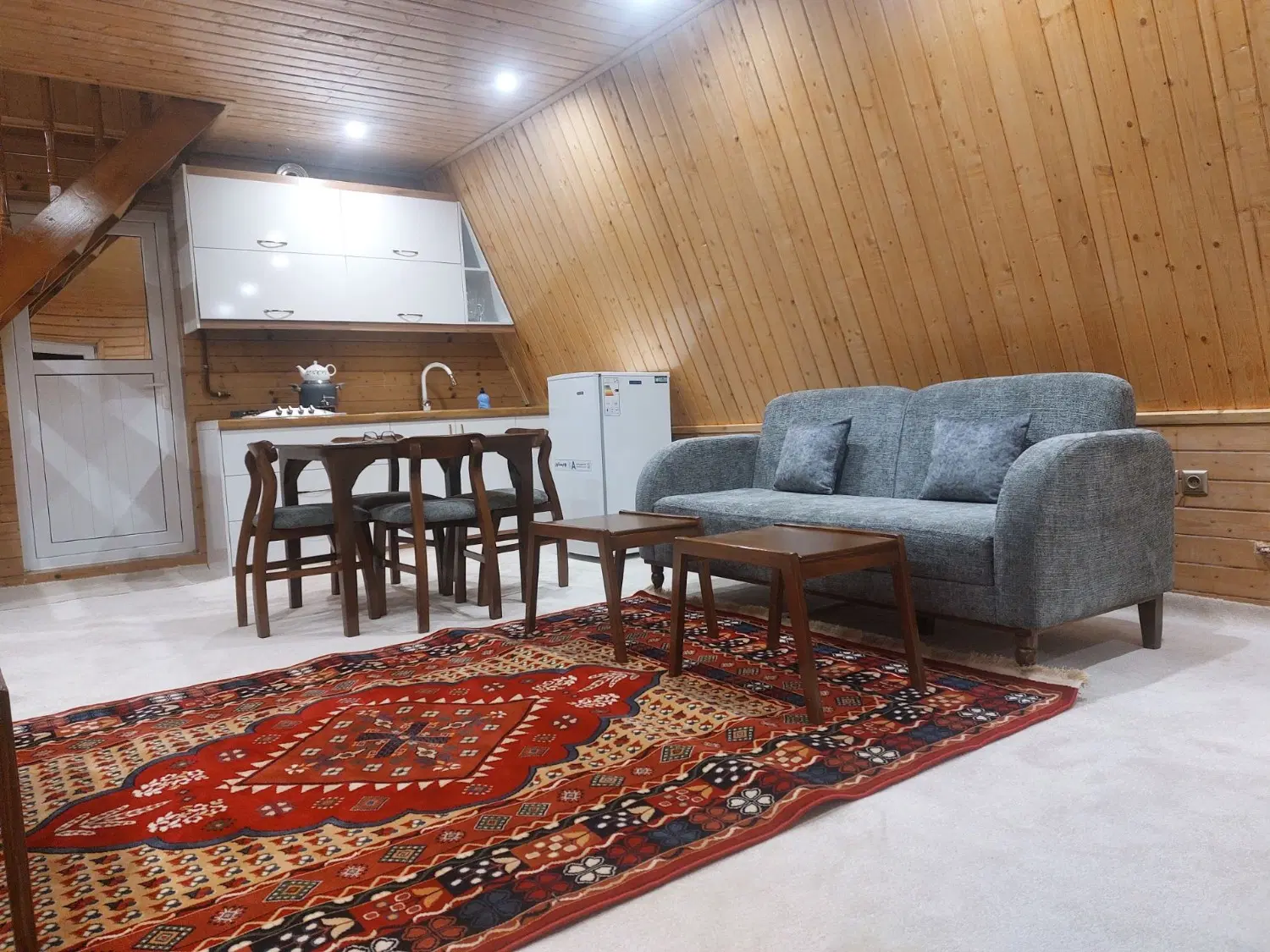 اقامتگاه کلبه سوئیسی پارسا