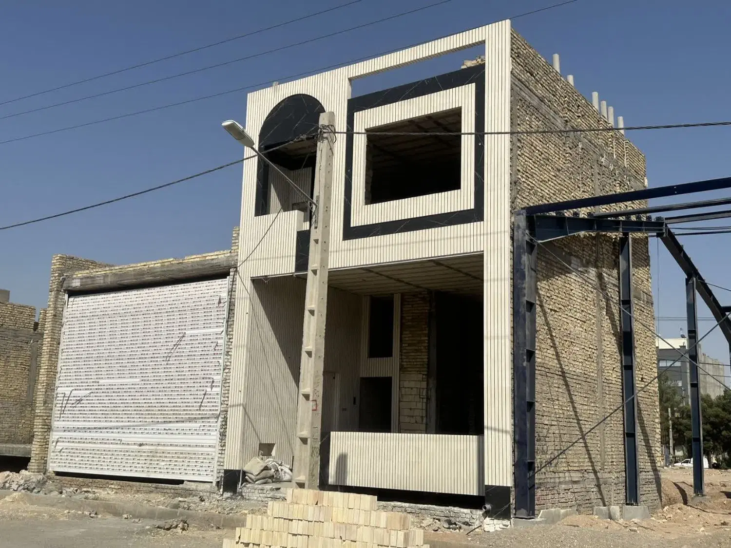 فروش ساختمان ۳ طبقه تجاری