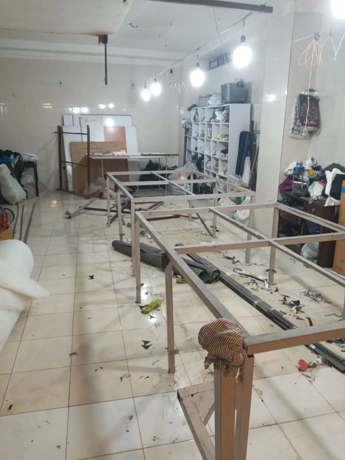 زیرزمین ۹۰ م مناسب کارگاه و مسکونی،تهاتر با خودرو