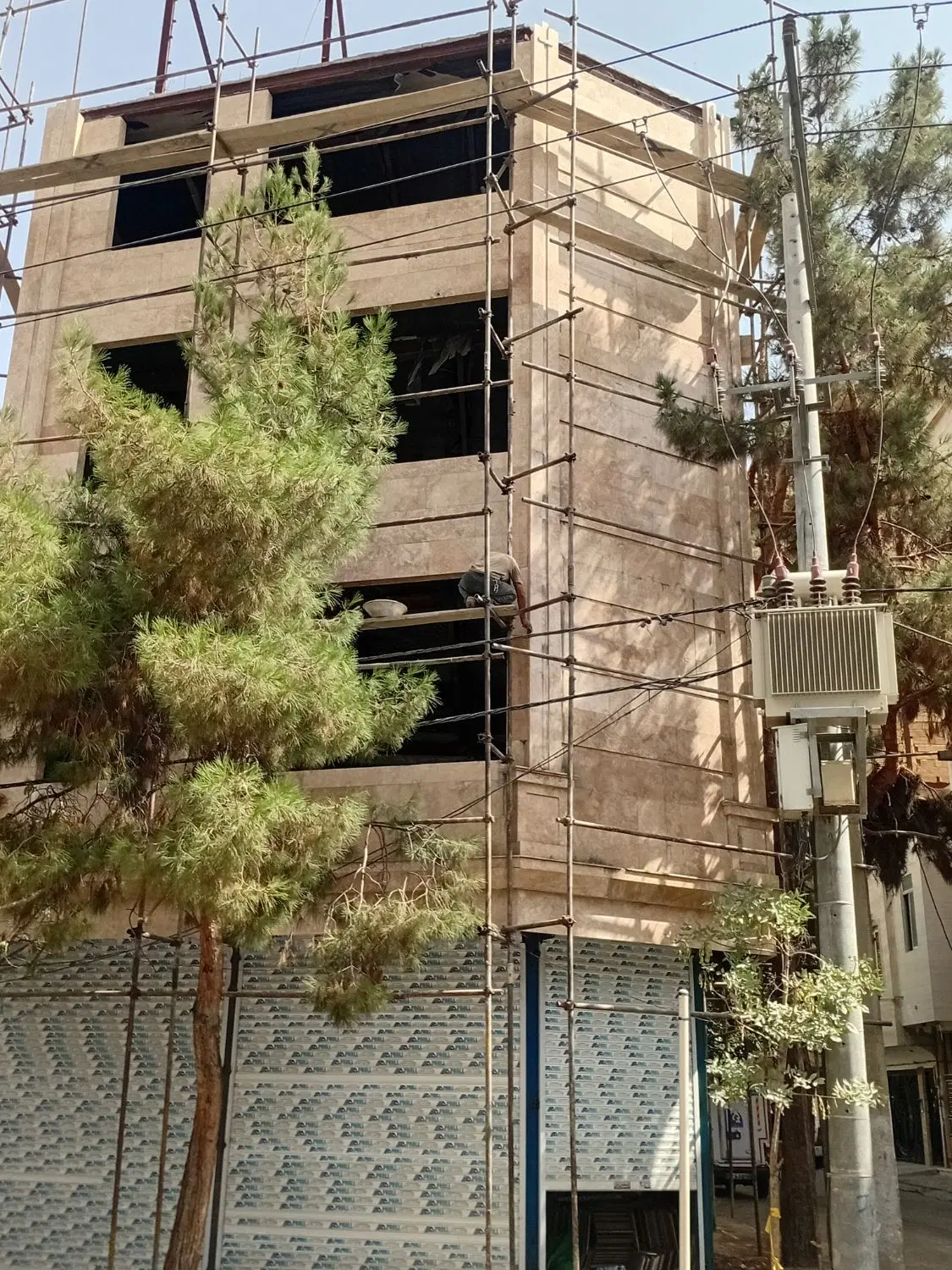 مغازه فروشی سر دو نبش