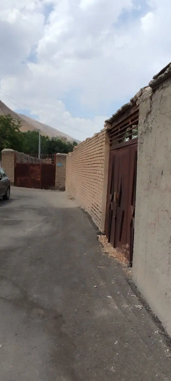 ۱۸۰متر چهاردیواری مسکونی ۲۱متر عقب نشینی ۱۶۰میشه