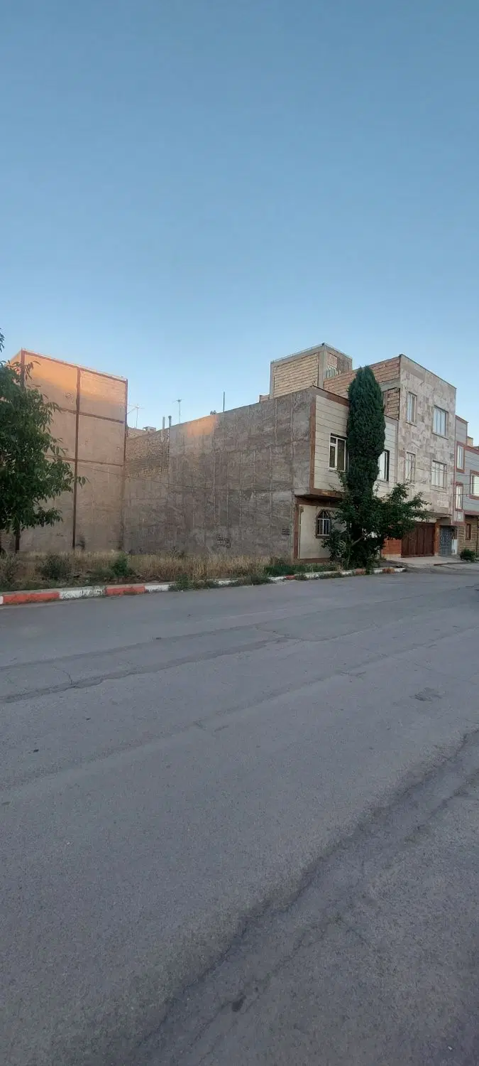 خانه دوطبقه درخیابان جمهوری نصرت آباد