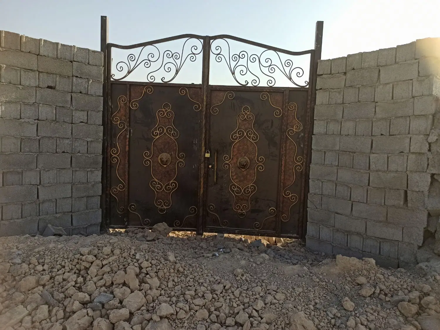 زمین باغی به مساحت هفتصد متر چهار دیواری