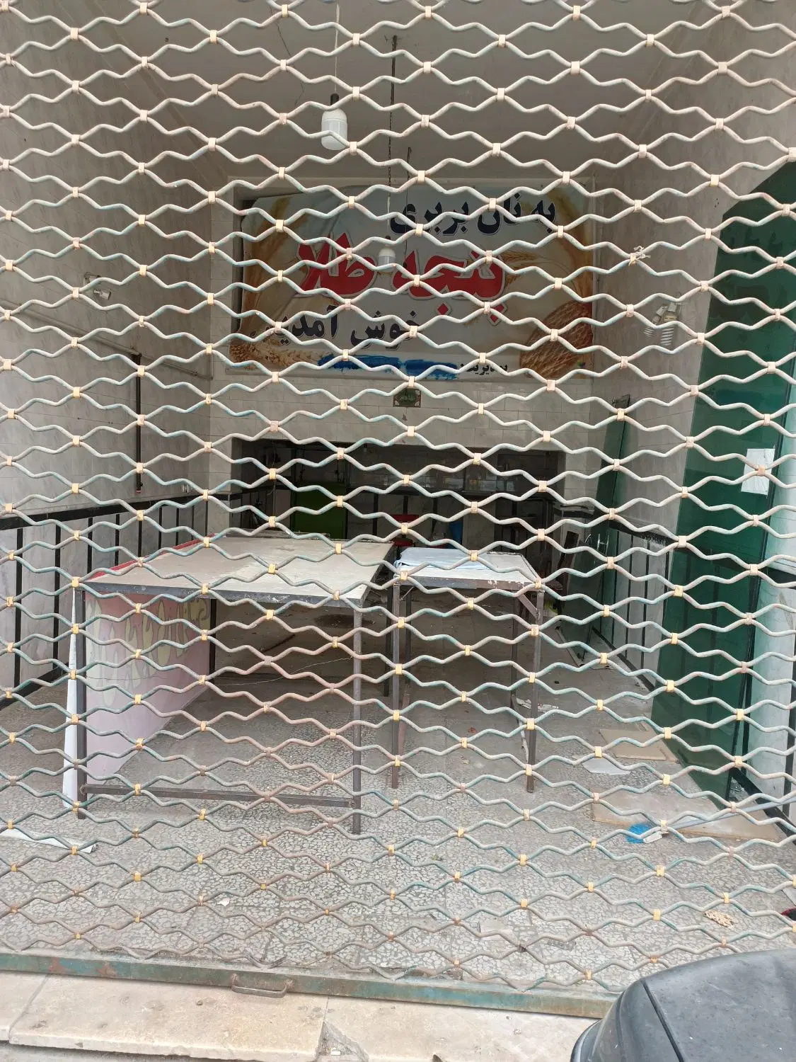 اجاره مغازه برِ خیابان در حجتی۵۰ متر+۱۷ متر بالکن