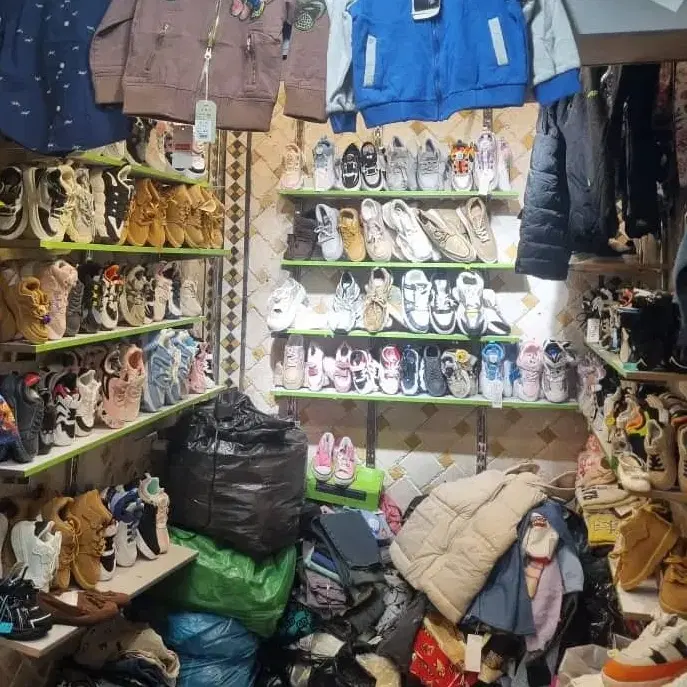 ۴متر مغازه بورس پوشاک بچه گانه وزنانه