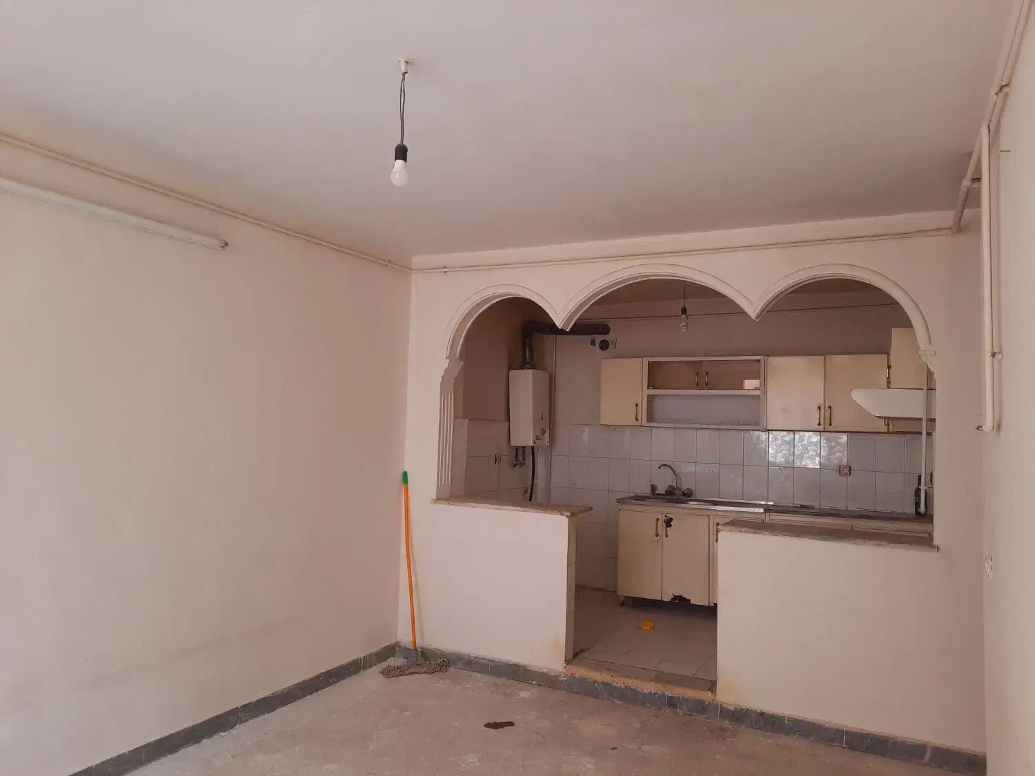 خانهٔ مسکونی آپارتمانی سه راه مدرسه