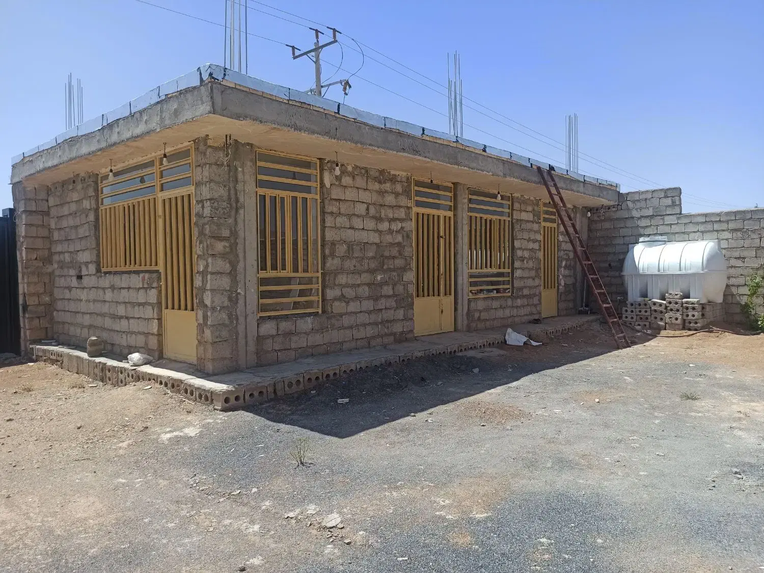 اجاره سوله صنعتی ۱۰۰۰ متری ۱۵۰۰ متر محوطه تیران