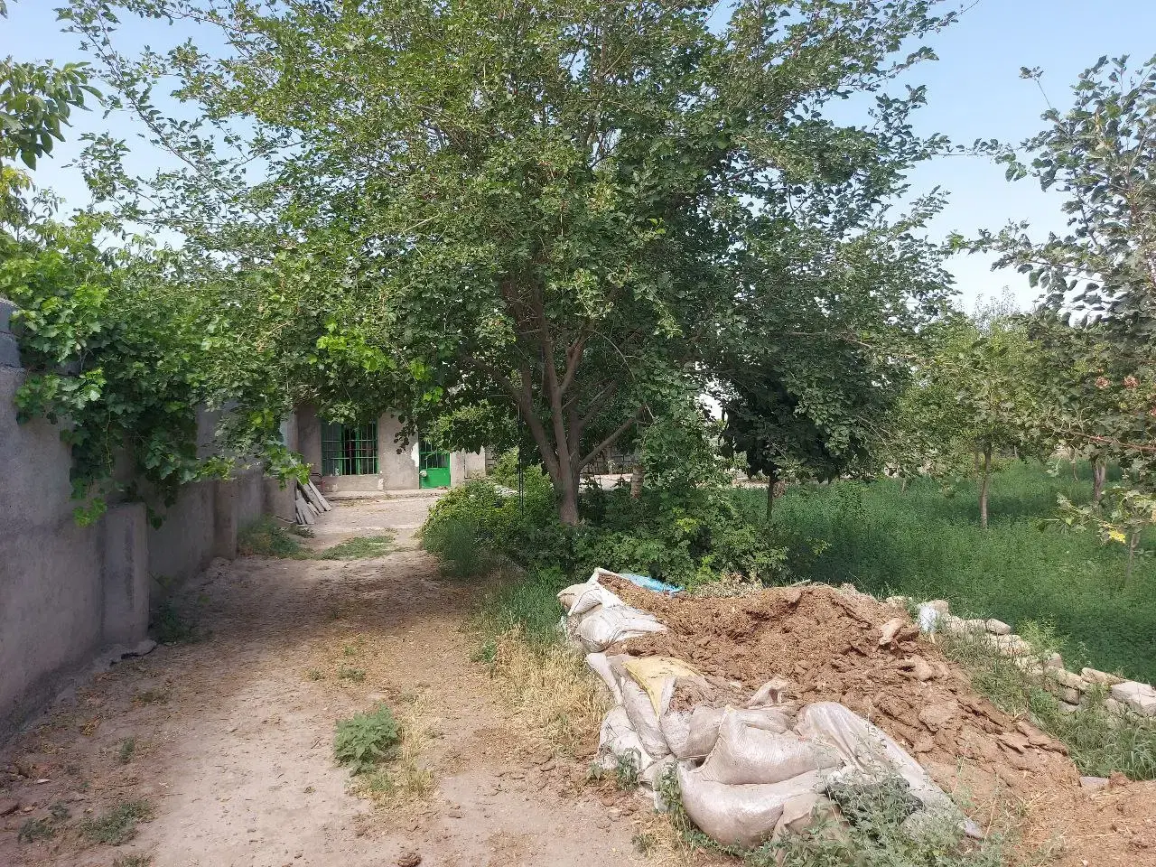 باغ 2000متری نزدیک به مترو