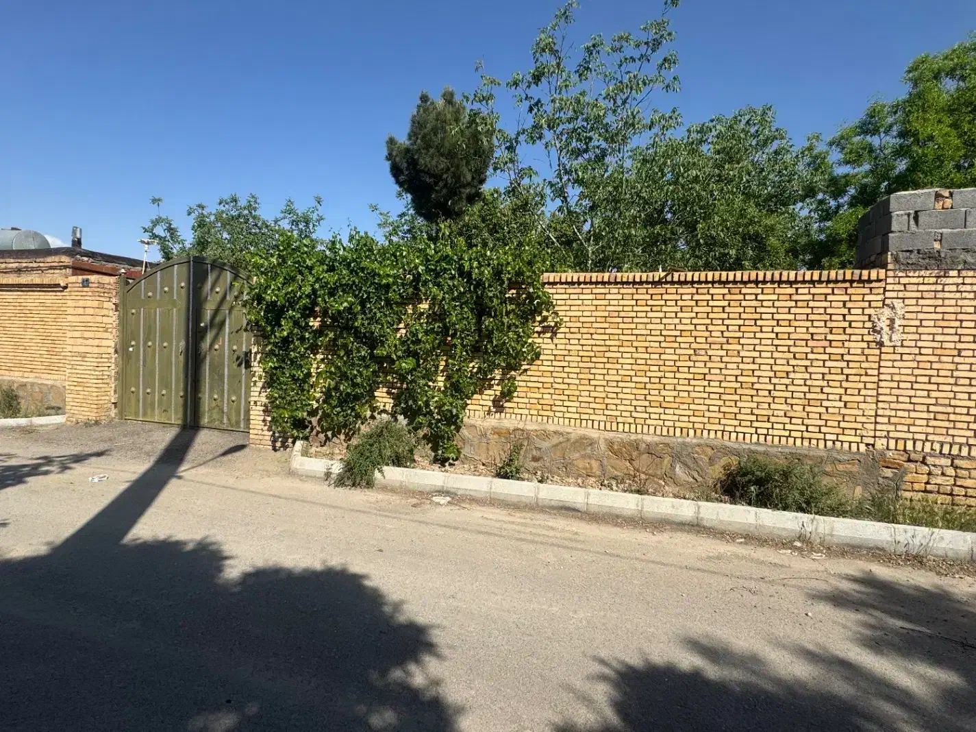 باغ ۲۰۰۰ هزار متری گلمکان