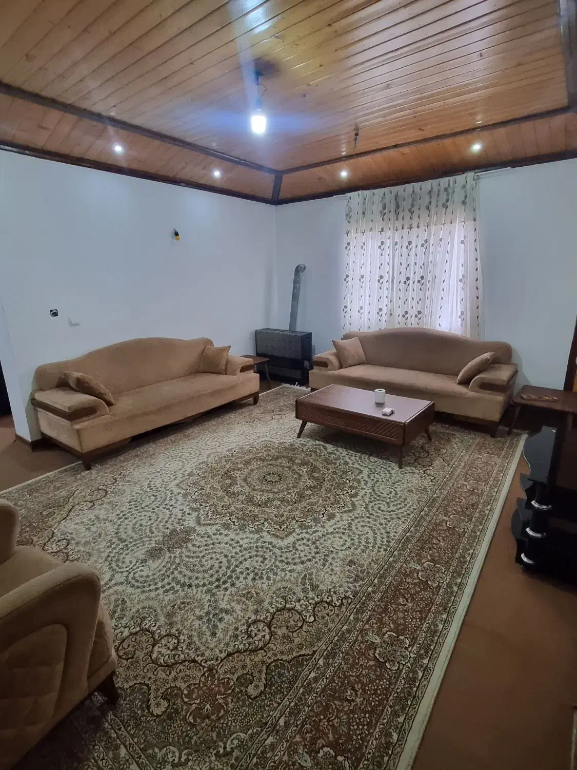 رهن و اجاره سالانه و شبانه واحد مسکونی مبله