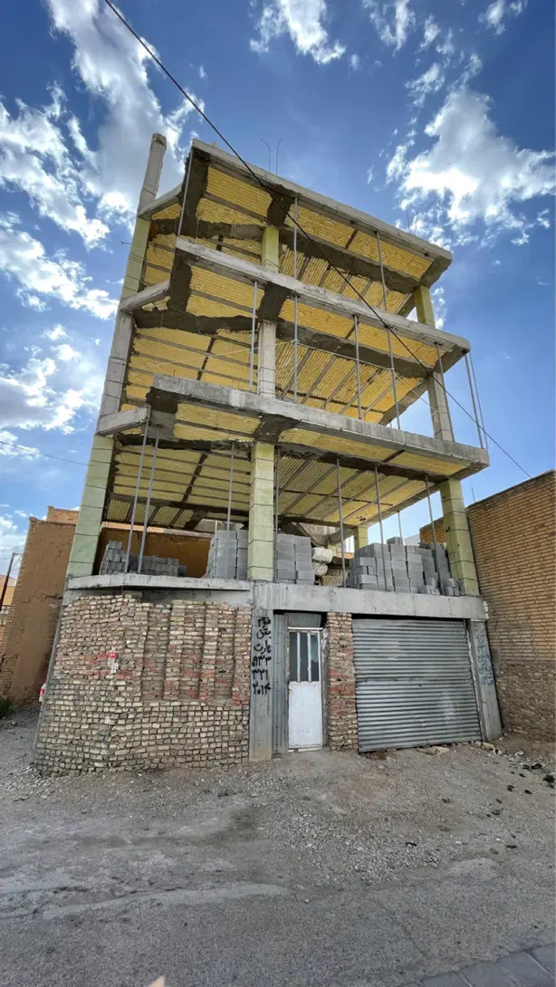ساختمان نیمه ساز