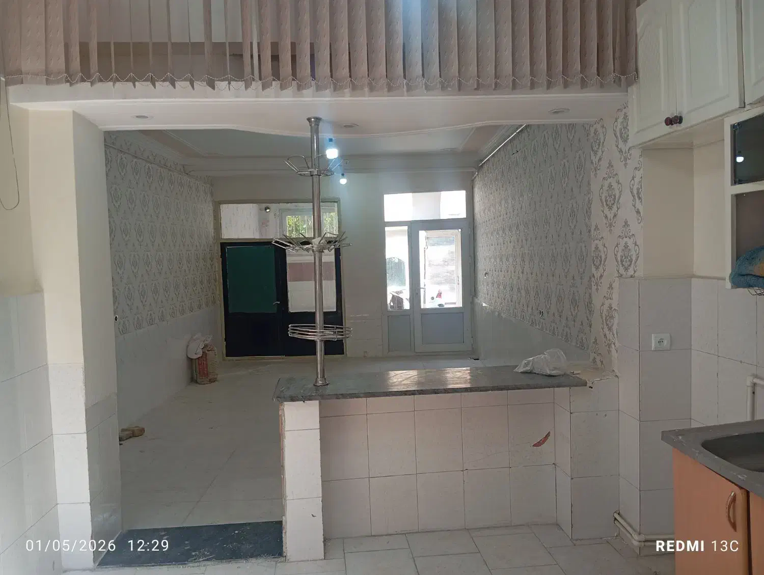 حیاط حدود۷۰متر خ پاسداران