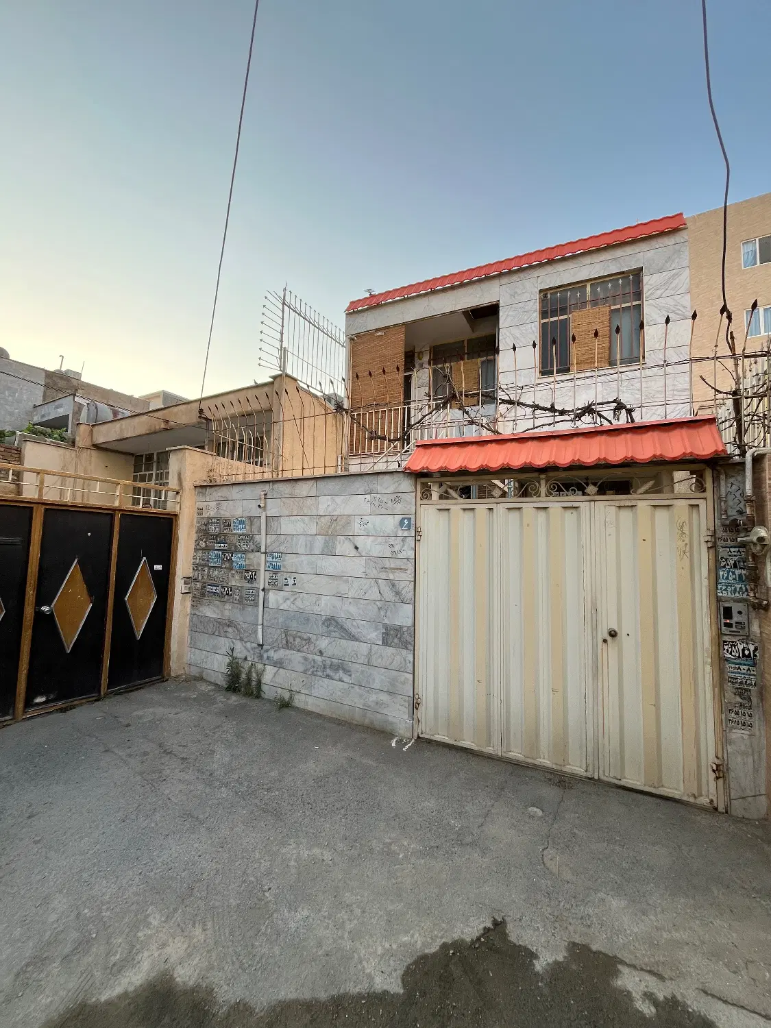 ۸۵ متر ویلایی طبقه اول دو خواب فلکه پنجم جنب پارک